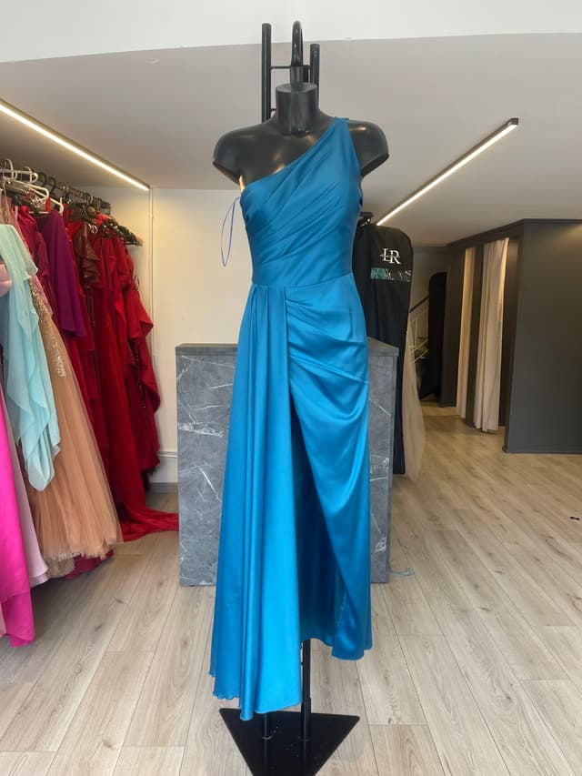 “Oceanic” Satin one shoulder with slit-1041